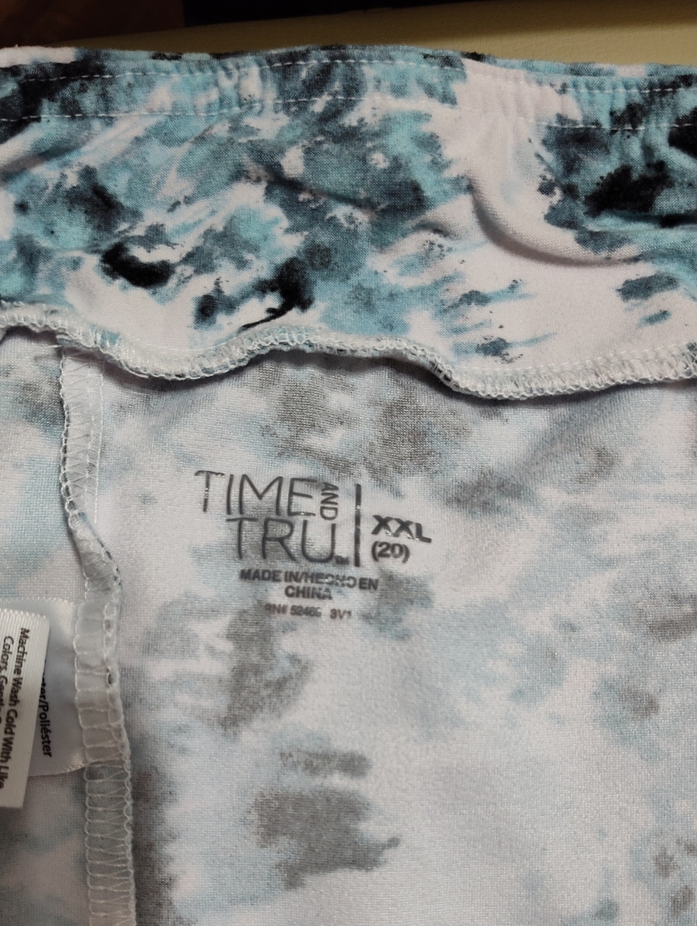 Time and Tru Cropped Leggings, White, Blue & Black Tie Dye, Size XXL (20) - Picture 2 of 12